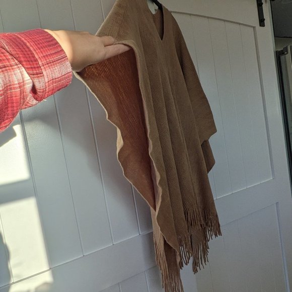 🌸 Shiraleah Rowan Poncho Camel Color Rachel Zoe Curateur ONE SIZE - Picture 9 of 16